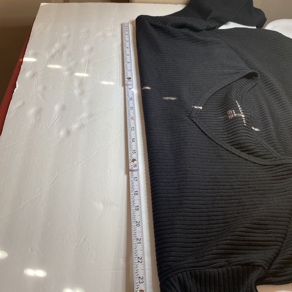 American Eagle Ribbed V-Neck Sweatshirt - Picture 8 of 11